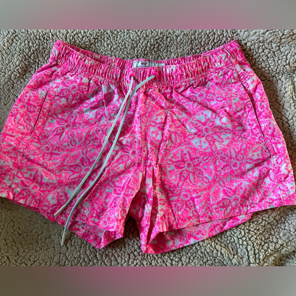 Vineyard Vines women’s performance shorts
